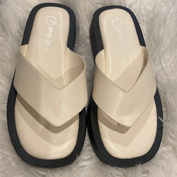 BRAND CREAM NEW FAUX LEATHER THONG FLATFORM SANDAL - Picture 3 of 6